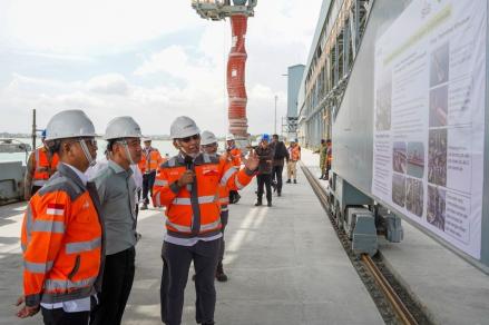Gibran Tinjau Proyek Dermaga SIG (SMGR) Senilai Rp14 Triliun (foto: iNews Media Group)