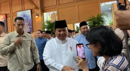Prabowo Sapa dan Salami Warga saat Open House Lebaran di Istana. (Foto: Inews Media Group)