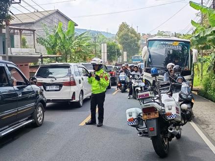 Macet Panjang di Lingkar Gentong, Arus Balik Tersendat hingga 22 Km (Foto: iNews Media Group)