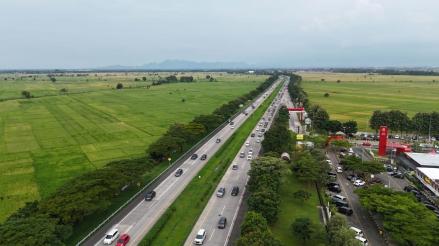 74 Ribu Kendaraan Mengarah ke Jakarta, Seluruh Rest Area Tol Cipali Buka-Tutup. (Foto: iNews Media Group)