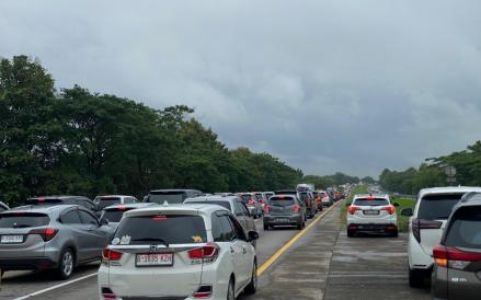 Arus Balik Lebaran Masih Padat, Volume Kendaraan ke Jakarta Tinggi (Foto: Nur Ichsan Yuniarto/IDXChannel)