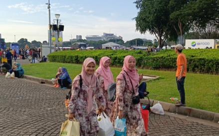 Semringah Ada Gerakan Sembako Murah di Monas, Emak-Emak: Sering-Sering!
