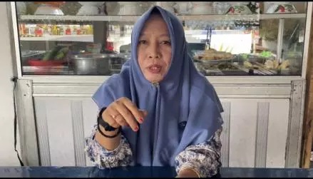 Kisah Inspiratif Bude Puji, Pedagang Pelabuhan Bakauheni yang Sering Gratiskan Nasi Bungkus. (Foto: MNC Media)