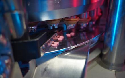 PT Phapros Tbk (PEHA) mencetak laba bersih Rp27,4 miliar pada 2025, berbalik dari rugi bersih pada 2024 yang mencapai Rp290,6 miliar. (Foto: Ist)