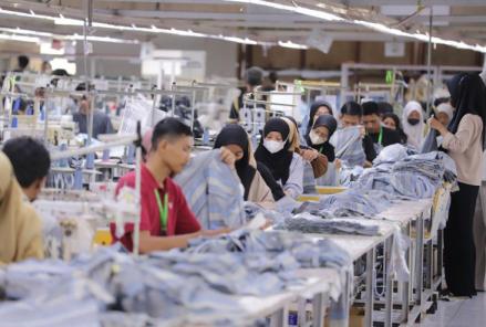 Rantai Pasok Terganggu, PMI Manufaktur RI Nyaris Stagnan