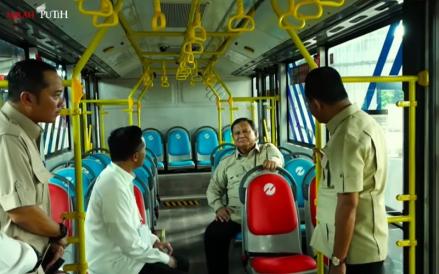 Prabowo Jajal Bus Listrik Terbaru Transjakarta di Pabrik Perakitan Magelang
