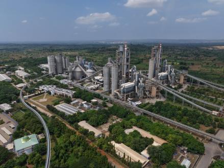 Hadapi Sektor Industri yang Melambat, Begini Strategi SIG (SMGR) (foto: iNews Media Group)