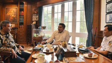 Seskab Teddy Bertemu Dirut KAI dan BTN, Ini yang Dibahas (FOTO:Dok Ist)