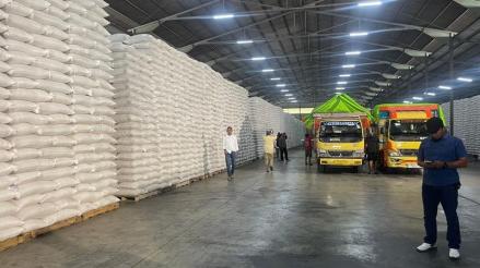 Stok Beras Capai 5,1 Juta Ton, Gudang Bulog Hampir Overload (Foto: iNews Media Group)