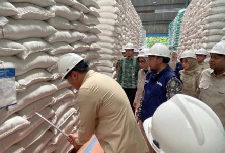 Tertinggi Sepanjang Sejarah, Wamentan Sebut Stok Beras RI Tembus 5 Juta Ton di Era Prabowo