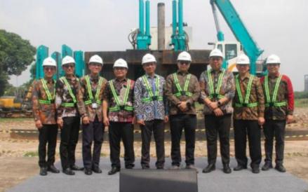 PT Argo Pantes Tbk (ARGO) resmi menjalani proses groundbreaking yang menandai dimulainya pembangunan gudang untuk J&T Cargo di Tangerang. (Foto: Ist)