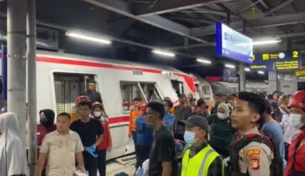 KAI Beberkan Kronologi KA Argo Bromo Tabrak KRL di Stasiun Bekasi Timur. (Foto: iNews Media Group)