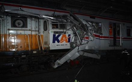 Update Korban KA Argo Bromo Tabrak KRL di Bekasi Timur: 6 Meninggal, 80 Orang Terluka (Foto: Aldhi Chandra Setiawan/iNews Media Group)
