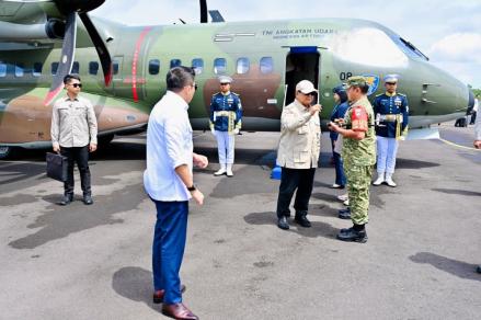 Usai Jenguk Korban Kecelakaan KA, Prabowo ke Cilacap dan Banyumas Tinjau TPST BLE. (Foto: Setkab)