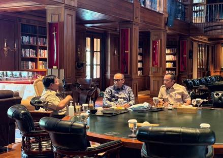 Prabowo Bertemu Ketua PPATK dan Mensesneg di Hambalang, Ini yang Dibahas. Foto: Sekretariat Presiden.