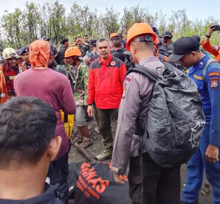 Satu Korban Meninggal Erupsi Gunung Dukono Ditemukan, Dua Orang Masih dalam Pencarian. (Foto: iNews Media Group)