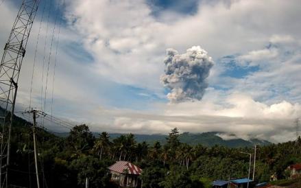 Aktivitas Gunung Dukono Masih Tinggi, Warga Dilarang Mendekat Radius 4 Km