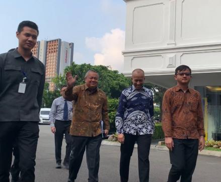 Usai Bertemu Prabowo, Gubernur BI Yakin Rupiah Stabil. (Foto: Binti Mufarida/iNews Media Group)