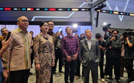 Wakil Ketua DPR RI Sufmi Dasco Ahmad melakukan kunjungan ke Gedung Bursa Efek Indonesia (BEI), Jakarta, Selasa (18/3/2025) siang. (Foto: iNews Media/Yuswantoro)