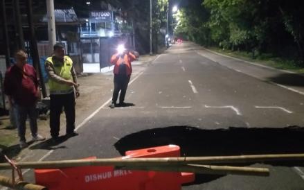 Jalan di Lenteng Agung Jaksel Amblas, Polisi Lakukan Rekayasa Lalu Lintas
