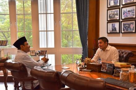 Seskab Teddy dan Mensos Bahas Rencana Sekolahkan 1.000 Anak Kurang Mampu. (Foto Istimewa)