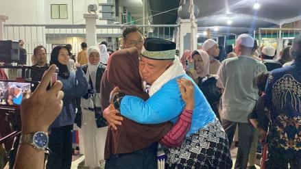391 Jamaah Kloter JKG-01 Tiba Tanah Air Usai Tunaikan Ibadah Haji. (Foto: iNews Media Group)