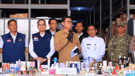 BPOM Bongkar Gudang Kosmetik Impor Ilegal, Nilai Ekonominya Tembus Rp27,6 Miliar. (Foto: YouTube/BPOM)