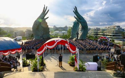 Kepala Otorita Ibu Kota Nusantara (IKN), Basuki Hadimuljono melantik 555 CPNS menjadi PNS angkatan pertama Otorita IKN. (Foto: Dok. OIKN)