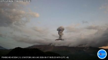Gunung Lewotobi Laki-laki Erupsi Sore Ini, Luncurkan Abu Vulkanik 1,5 Km. (Foto: iNews Media Group)