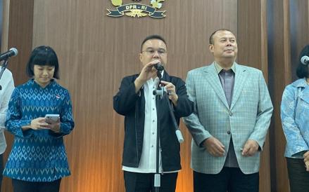 PT GoTo Gojek Tokopedia Tbk (GOTO) dan Grab Indonesia sepakat memberlakukan tarif baru untuk ojek online mulai 1 Juli 2026. (Foto: iNews Media/Achmad Al Fiqri)