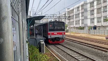 KRL Tertemper Orang, Perjalanan Bogor-Jakarta Kota Tersendat hingga Sistem Rem Rusak