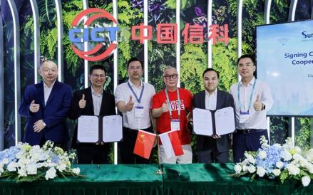 Surge (WIFI) dan Wuhan FiberHome International Technologies Co. Ltd. memperkuat komitmen untuk mempercepat infrastruktur digital di Indonesia. (Foto: Ist)