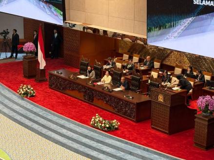 DPR Restui Naturalisasi Luke Vickery dan Mitchell Baker, Selangkah Lagi Jadi WNI. (Foto: MNC Media)