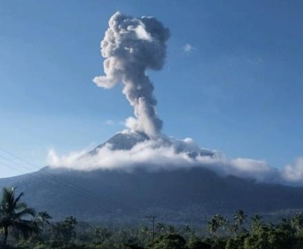Gunung Lewotobi Laki-laki Erupsi Pagi Ini, Kolom Abu Capai 1.400 Meter (FOTO:Dok Ist)