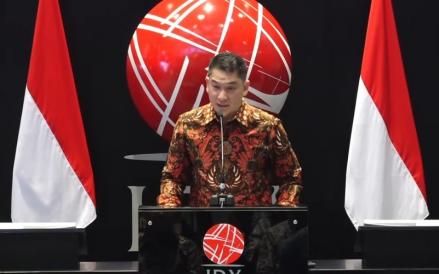PT Esa Medika Mandiri Tbk resmi mencatatkan saham perdana di Bursa Efek Indonesia (BEI) dengan kode saham EMMI, Rabu (8/7/2026). (Foto: Ist)