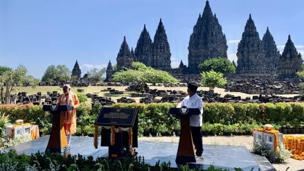 Dampingi PM Narendra Modi ke Candi Prambanan, Prabowo: Salah Satu Mahakarya Peradaban Dunia. (Foto Binti M/IMG)