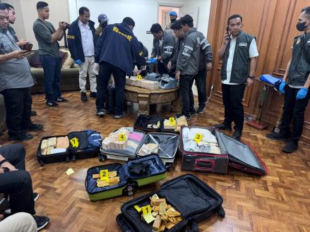 Geledah Rumah di Sentul, Polisi Temukan Emas Batangan 74 Kg. (Foto: Polda Metro Jaya)