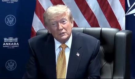 Trump Batalkan Rencana Pungutan Biaya Selat Hormuz Demi Kesepakatan Investasi di Negara Teluk (FOTO:Dok Laman Reuters)
