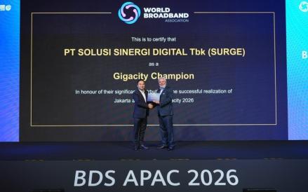 PT Solusi Sinergi Digital Tbk atau Surge (WIFI) meraih Penghargaan World Broadband Association (WBBA) Gigacity Champion Award. (Foto: Ist)
