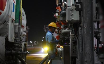 PT Elnusa Petrofin terus mengintensifkan dukungan operasional untuk mempercepat normalisasi distribusi BBM di Kota Medan. (Foto: Ist)