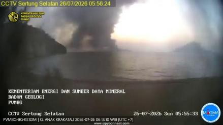 Gunung Anak Krakatau Keluarkan Asap Kawah hingga 100 Meter, Status Siaga (FOTO:Dok Ist)