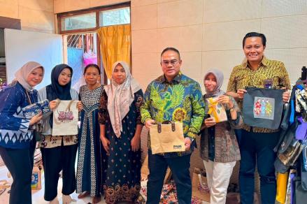Bersama PNM Mekaar Mesin Jahit Tua Mampu Menghidupi Lima Keluarga (Foto: PNM)