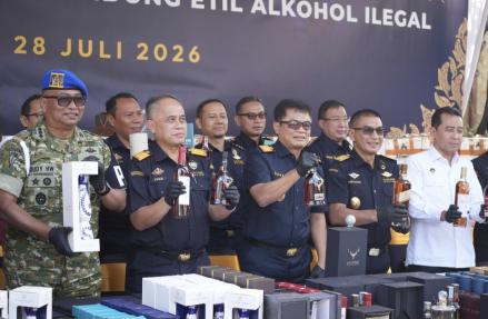 Bea Cukai dan BAIS TNI Gagalkan Peredaran 19 Ribu Botol Miras Ilegal, Nilainya Rp12,55 Miliar (FOTO:Dok Ist)