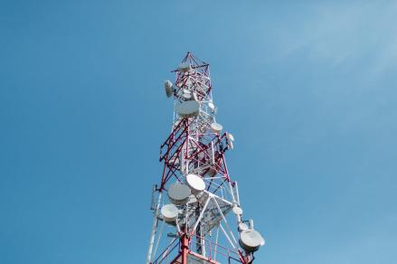 Putusan MK soal Kuota Internet Bayangi Prospek Saham Telekomunikasi. (Foto: Magnific)