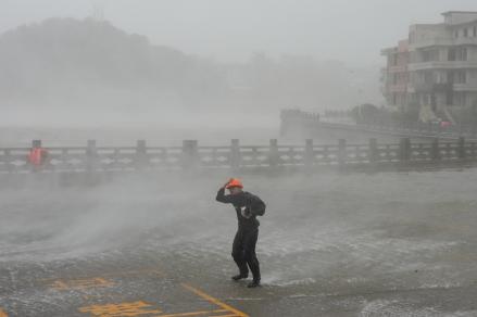 Topan Dolphin Hantam China, 1 Juta Warga Mengungsi. (Foto: Xinhua)
