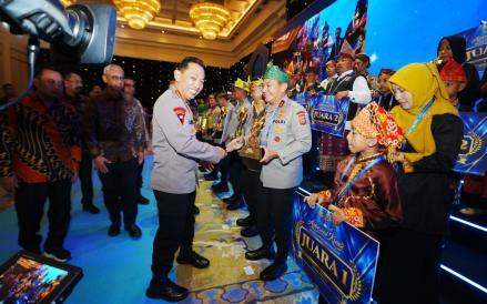 Kapolri Anugerahkan Penghargaan Juara Umum Ketahanan Pangan ke Polda Riau