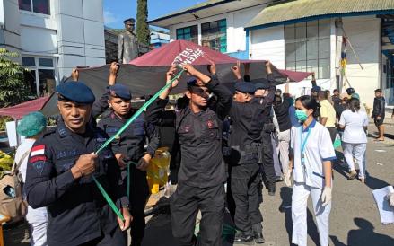 Polri Dirikan Posko Pengungsian dan Berikan Bantuan Medis ke Korban Gempa NTT