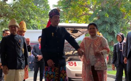Jokowi Hadiri Upacara HUT ke-81 RI di Istana, Kenakan Baju Adat Bali