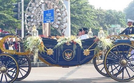 Detik-Detik Kirab Bendera Pusaka Keluar dari Monas Menuju Istana
