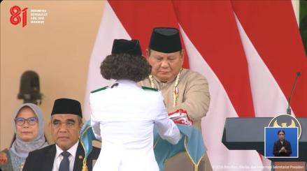 Upacara Penurunan Bendera Selesai, Sang Saka Merah Putih Kembali ke Monas. (Foto YT Setpres)